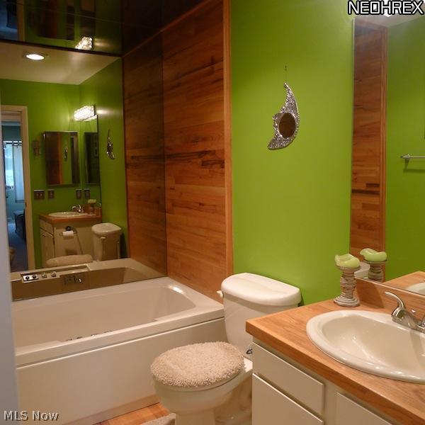935 Hampton Ridge Drive Akron, OH 44313 - Photo 11 of 23 2nd Bath