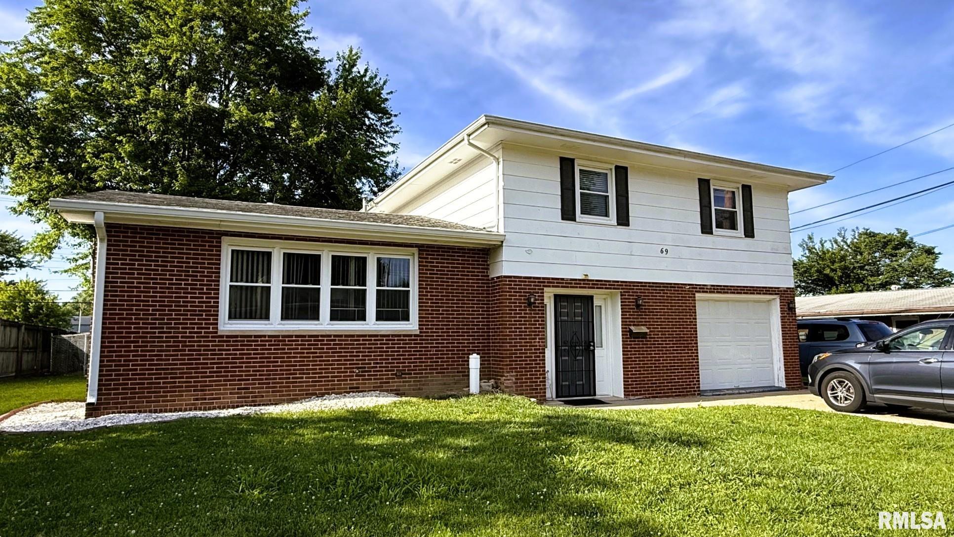 69 Nottingham Road Springfield, IL 62704 - Photo 1 of 17