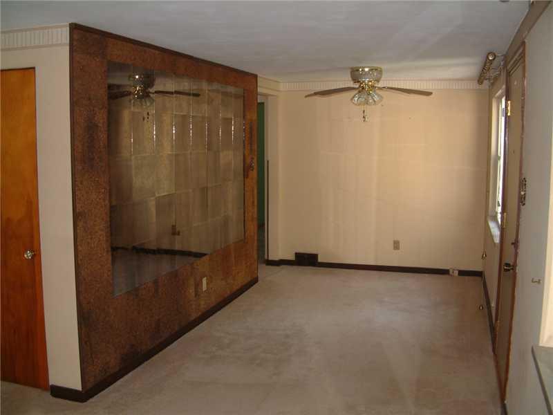505 Aten Road Coraopolis, PA 15108 - Photo 3 of 16 Living Room.