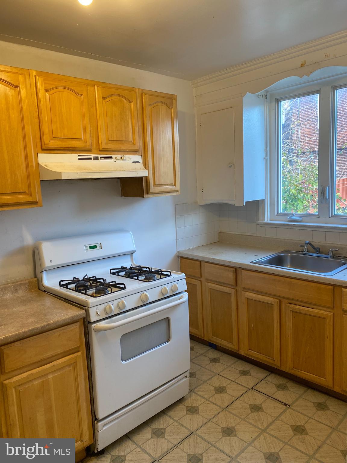 6049 Belden Street Philadelphia, PA 19149 - Photo 4 of 10