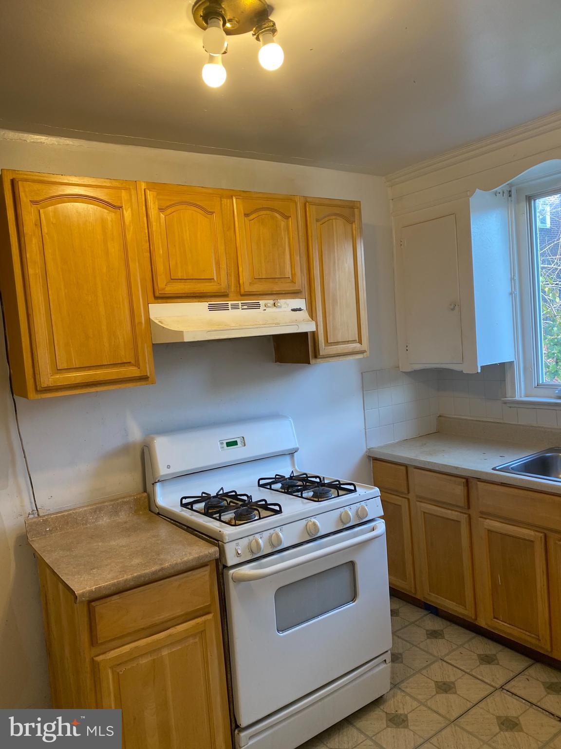 6049 Belden Street Philadelphia, PA 19149 - Photo 5 of 10