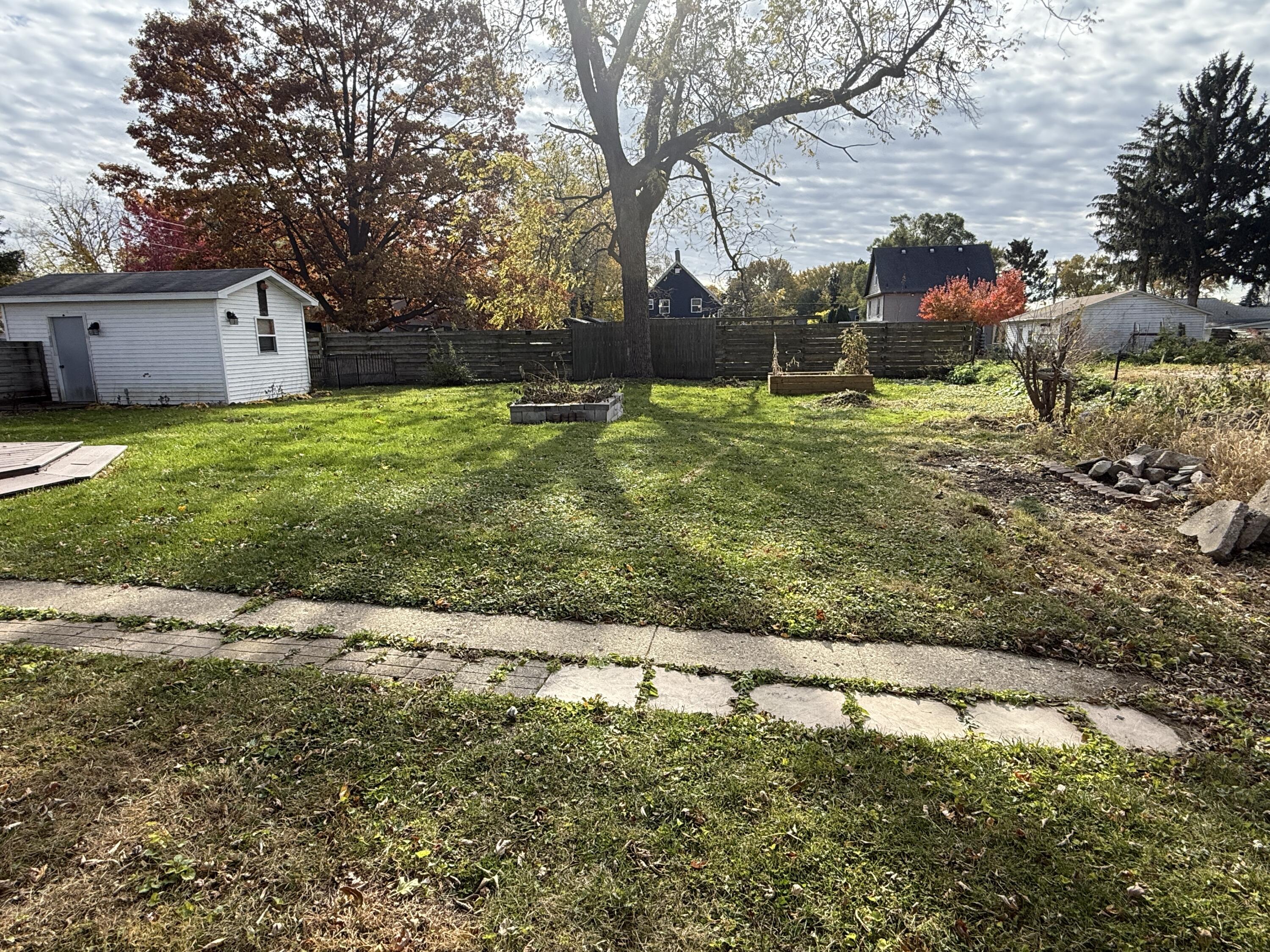 321 Park Street Walworth, WI 53184 - Photo 22 of 23 Yard