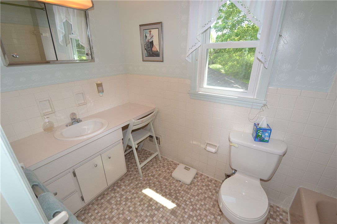 118 Nettlecreek Road Perinton, NY 14450 - Photo 32 of 41 Oversized main bath