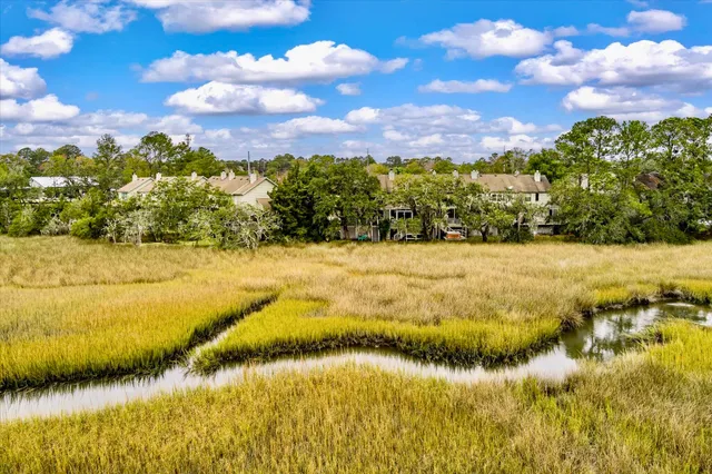 $600,000 | 1080 Marsh Ct Lane, Mount Pleasant, SC 29464