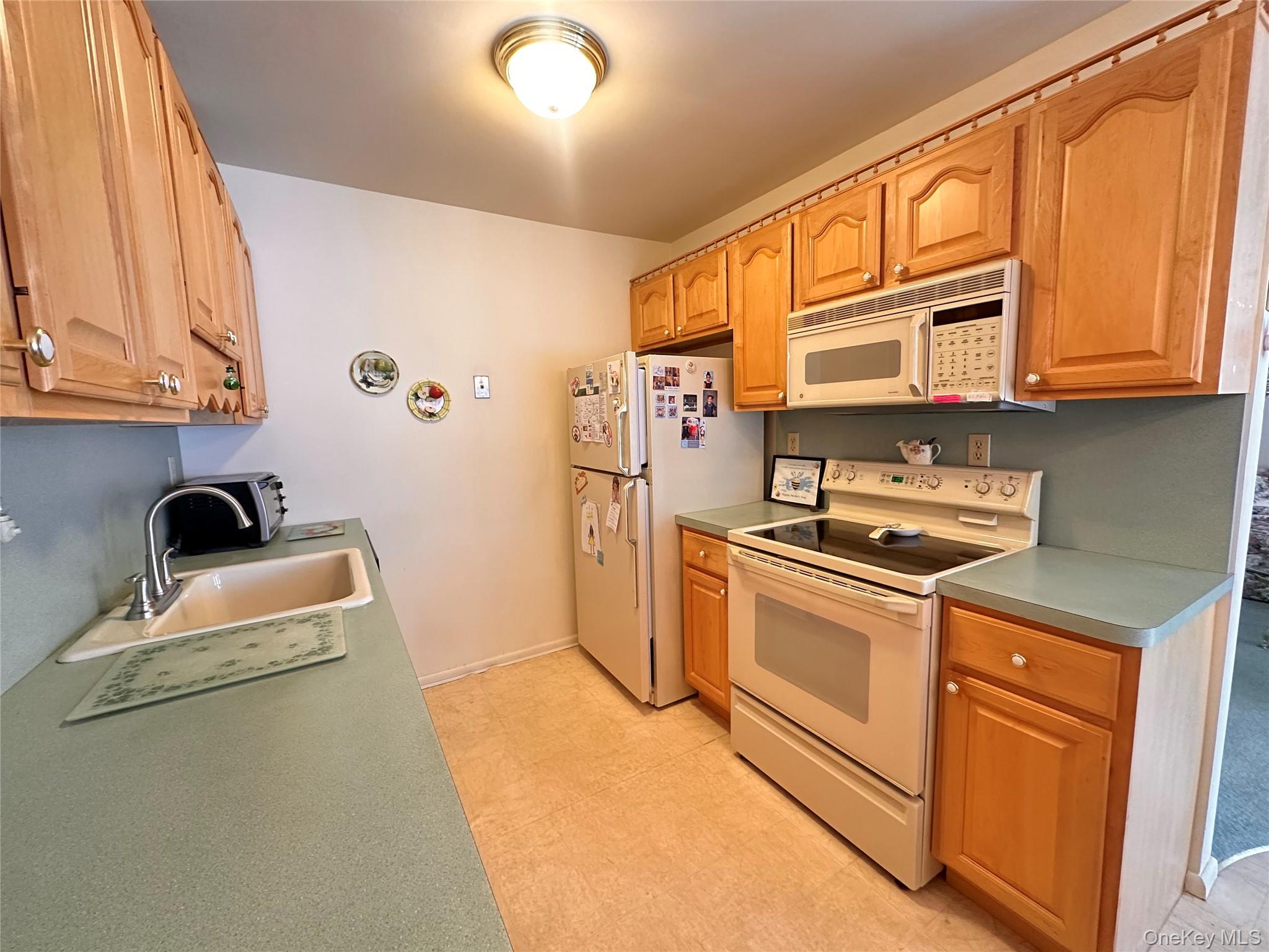 258 Newcastle Court, Unit F Ridge, NY 11961 - Photo 7 of 12