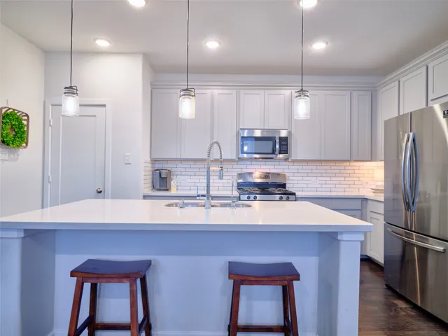 $398,000 | 400 Beken Cove Lane, La Porte, TX 77571