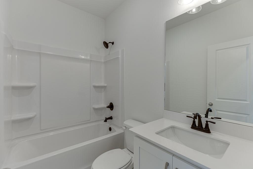 1123 Poppy Lane Jefferson, GA 30549 - Photo 8 of 45 a bathroom with a sink a toilet and a bathtub