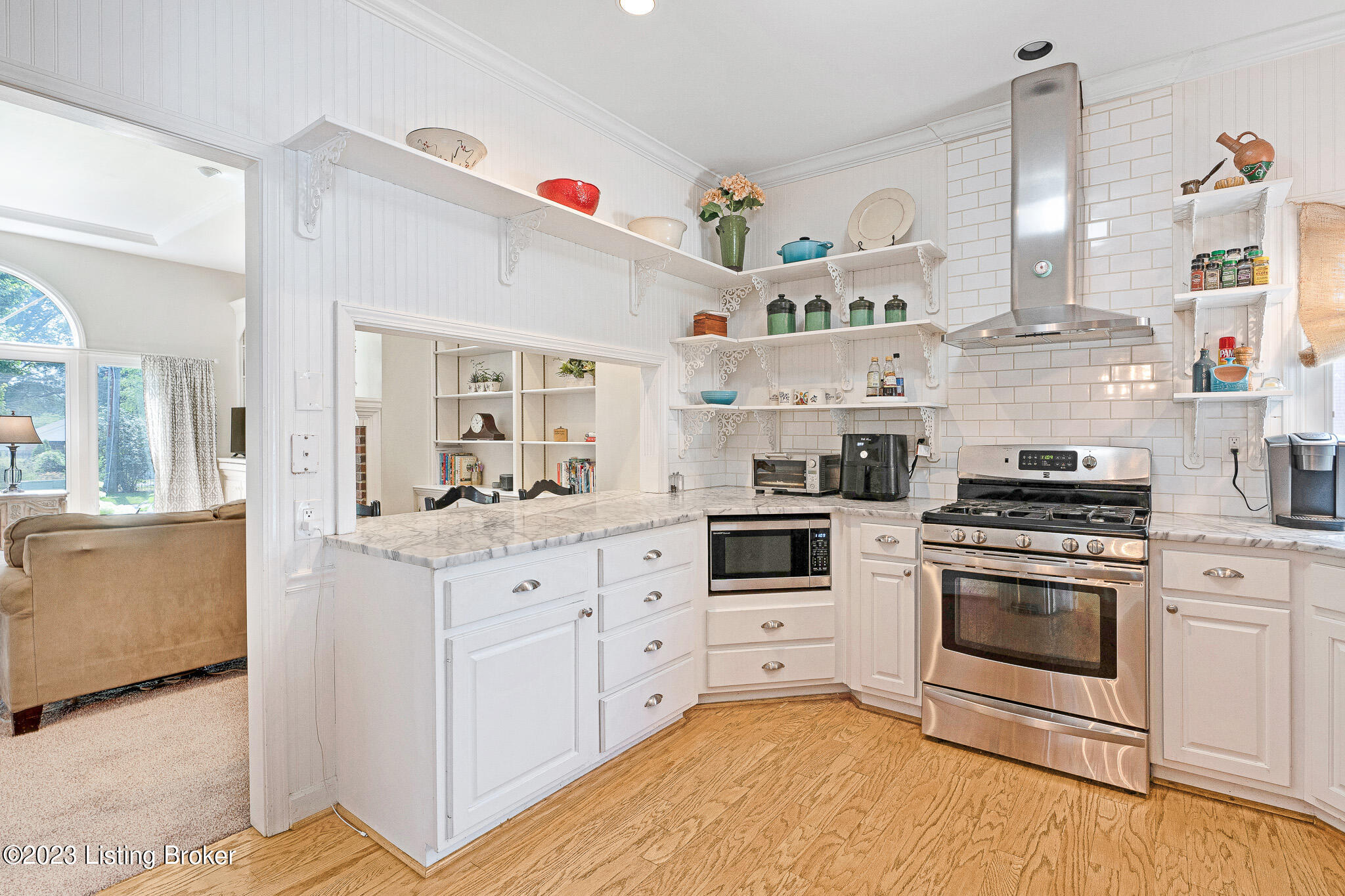 306 Ring Road Louisville, KY 40207 - Photo 18 of 70 18 kitchen
