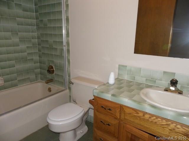 1956 Southridge Lane Fort Mill, SC 29708 - Photo 8 of 11 Gallery Image 8