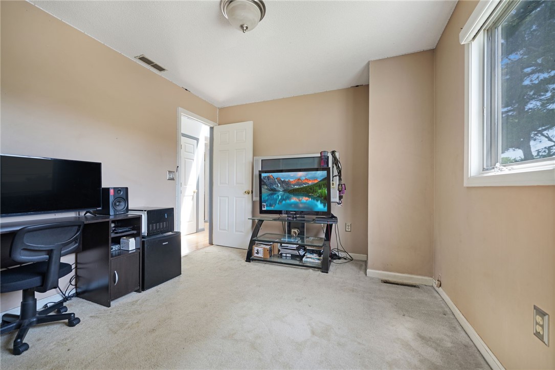 29 Valley View Drive Cranston, RI 02921 - Photo 20 of 32