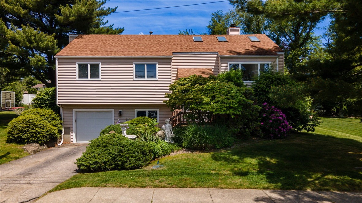 29 Valley View Drive Cranston, RI 02921 - Photo 3 of 32