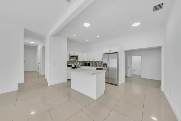 $650,000 | 16010 Northeast 5th Avenue, Miami, FL 33162