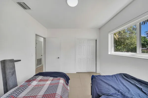 $650,000 | 16010 Northeast 5th Avenue, Miami, FL 33162