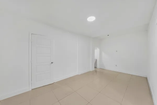 $650,000 | 16010 Northeast 5th Avenue, Miami, FL 33162