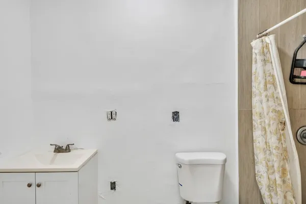 $650,000 | 16010 Northeast 5th Avenue, Miami, FL 33162