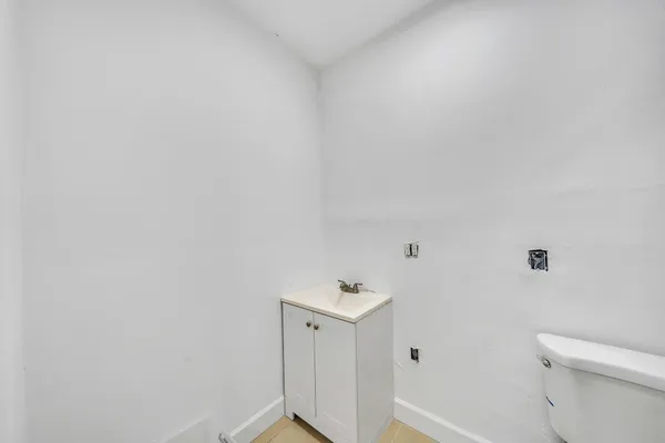 $650,000 | 16010 Northeast 5th Avenue, Miami, FL 33162