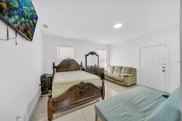 $650,000 | 16010 Northeast 5th Avenue, Miami, FL 33162