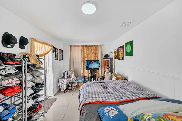 $650,000 | 16010 Northeast 5th Avenue, Miami, FL 33162