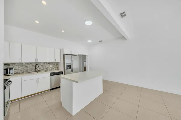 $650,000 | 16010 Northeast 5th Avenue, Miami, FL 33162