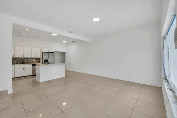 $650,000 | 16010 Northeast 5th Avenue, Miami, FL 33162