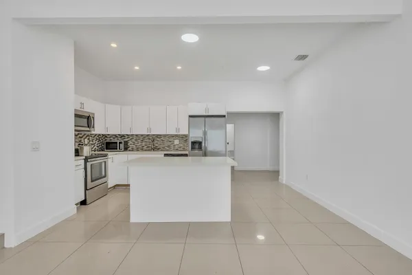 $650,000 | 16010 Northeast 5th Avenue, Miami, FL 33162