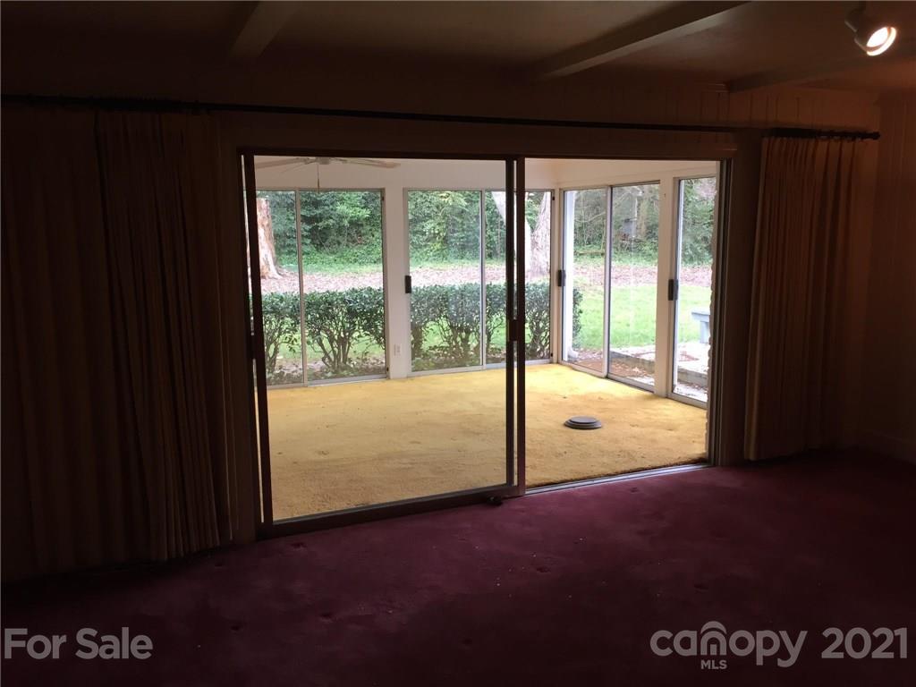 3432 Foxcroft Road Charlotte, NC 28211 - Photo 3 of 6 Gallery Image 3