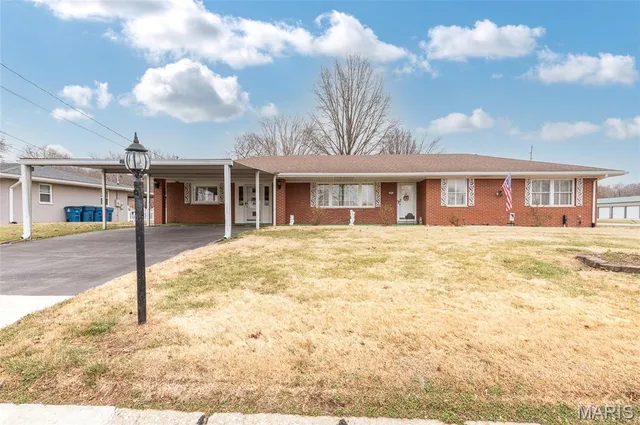 $249,900 | 805 Carl Street, Collinsville, IL 62234