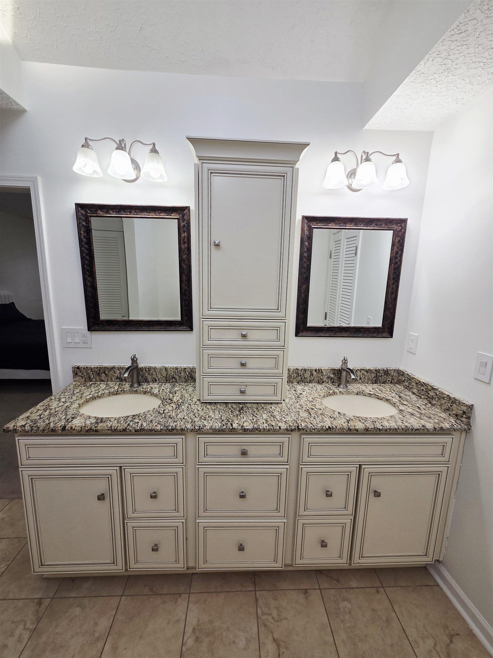 2095 Newfields Road Germantown, TN 38139 - Photo 21 of 34 Bathroom with double vanity