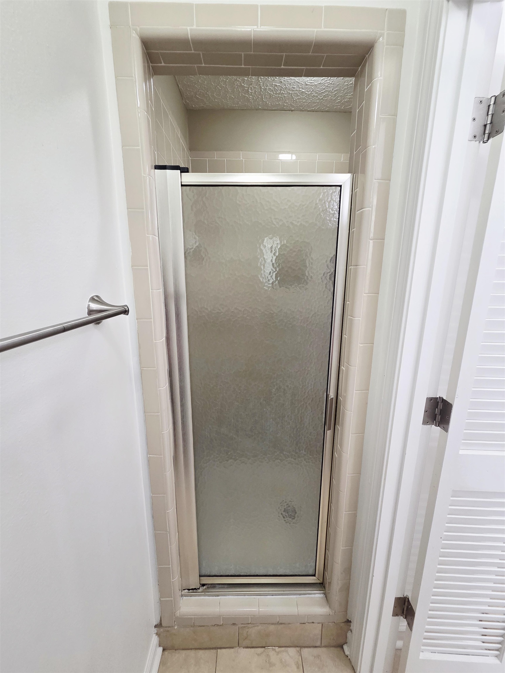 2095 Newfields Road Germantown, TN 38139 - Photo 22 of 34 Full bathroom featuring a shower stall