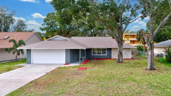 $2,300 | 1825 39th Avenue, Vero Beach, FL 32960
