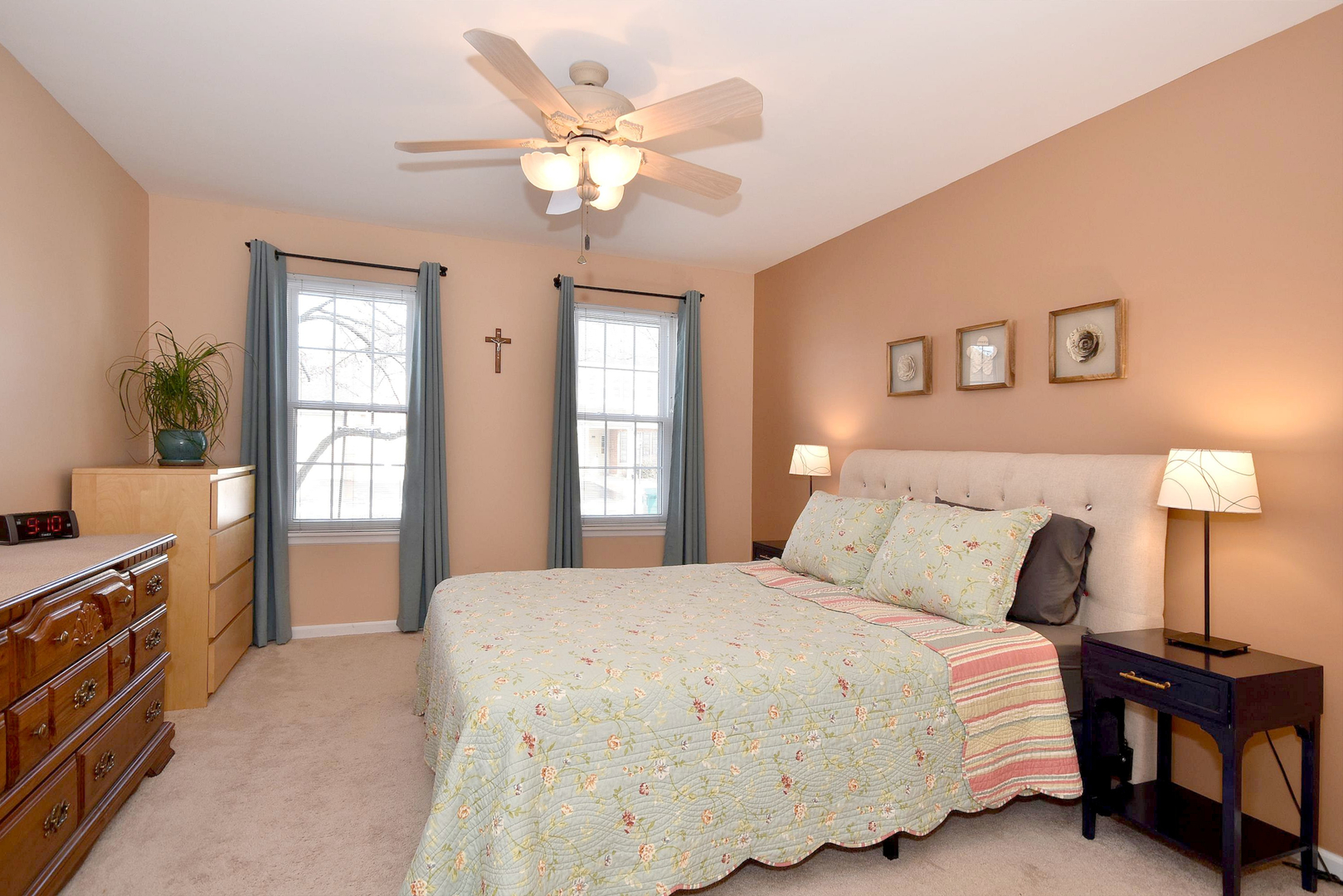 1622 Hadley Court, Unit C1 Wheeling, IL 60090 - Photo 14 of 32 a bedroom with a bed and a chandelier