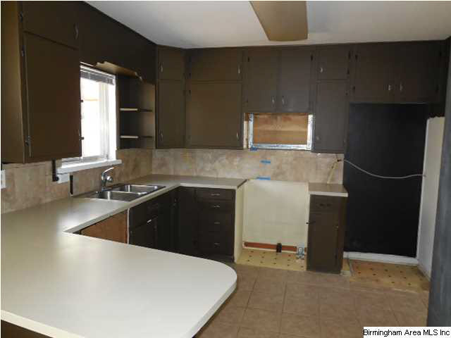 903 Barnisdale Road Birmingham, AL 35235 - Photo 3 of 20
