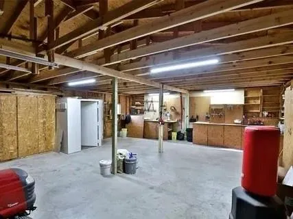 a view of livingroom with furniture