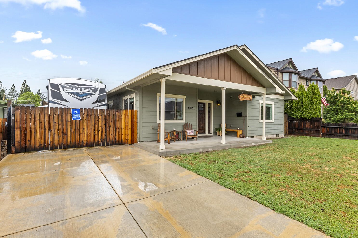 625 Cherry Street Central Point, OR 97502 - Photo 2 of 33 2