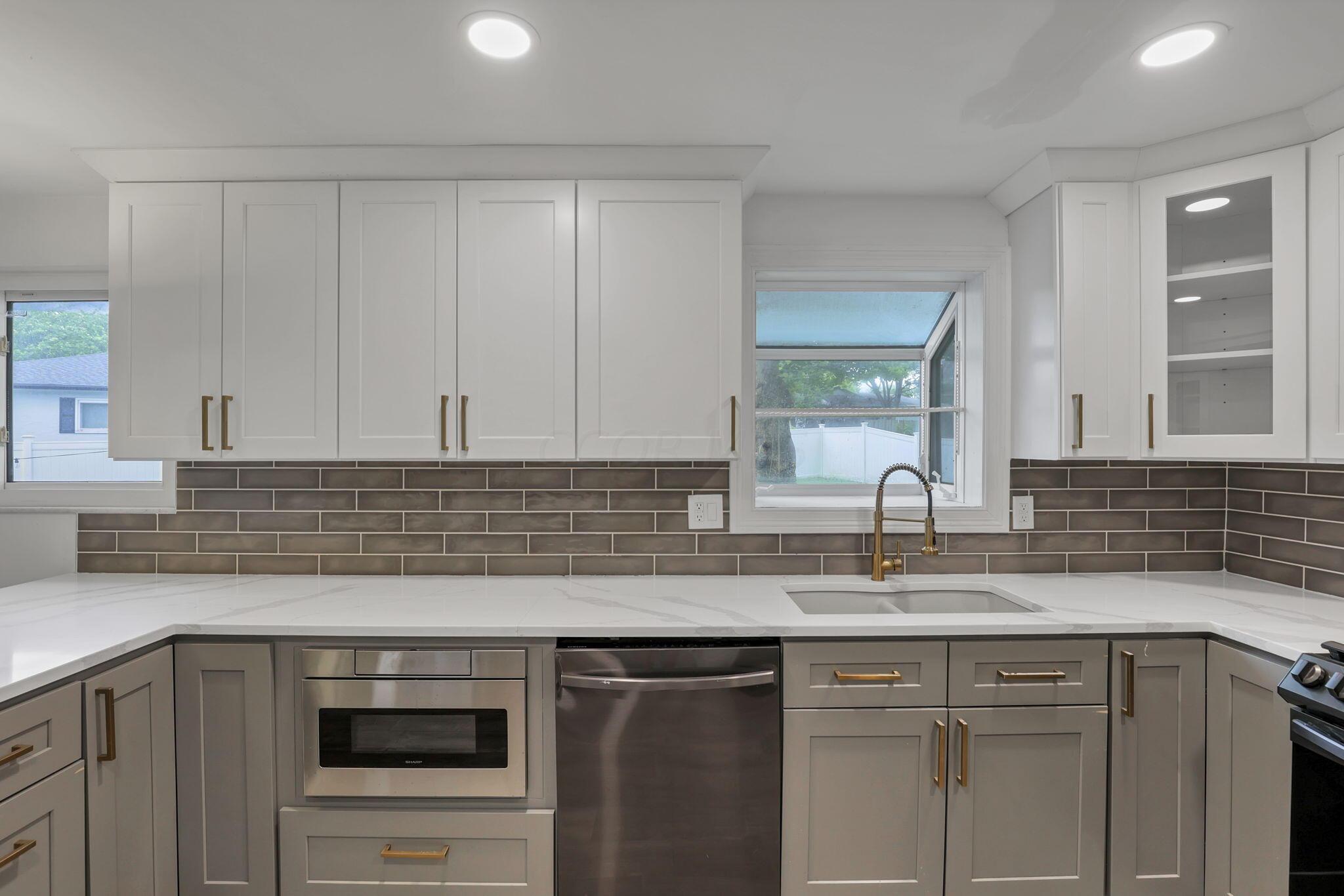 154 Landover Road Columbus, OH 43230 - Photo 18 of 47 Kitchen