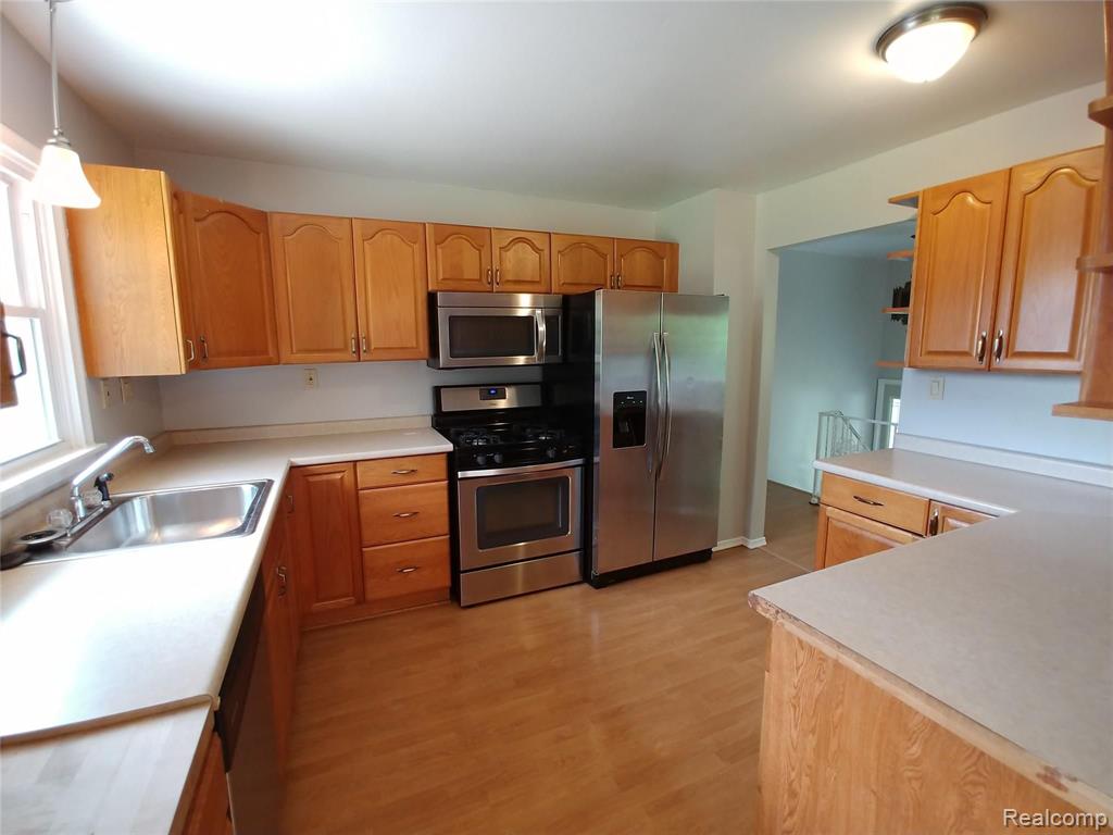 9211 Rucker Road Grosse Ile, MI 48138 - Photo 14 of 34