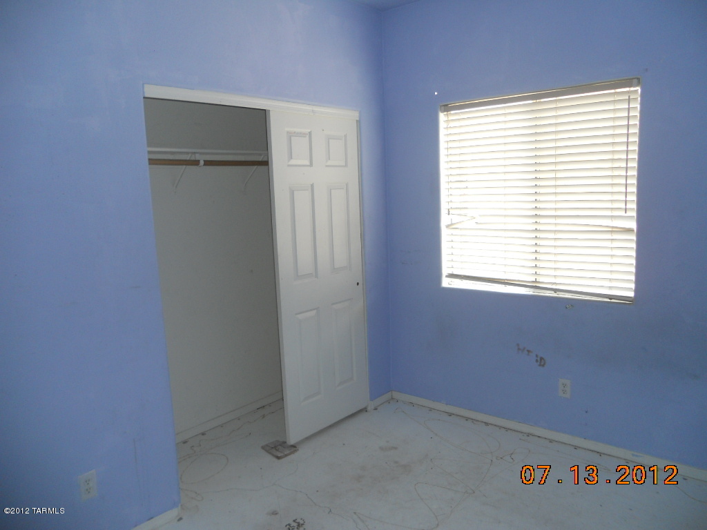 3516 South Mission Road, Unit 1 Tucson, AZ 85713 - Photo 4 of 9 an empty room with a window