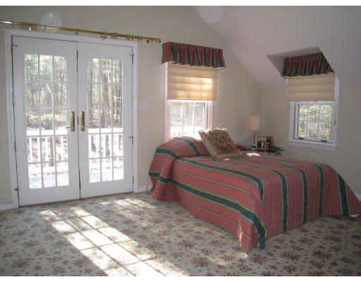 221 Robinson Road Boxborough, MA 01719 - Photo 13 of 27