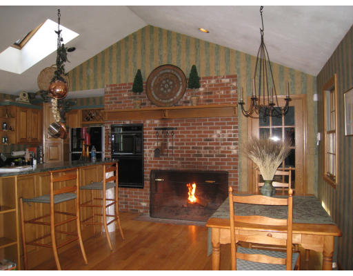 221 Robinson Road Boxborough, MA 01719 - Photo 4 of 27