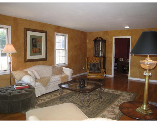 221 Robinson Road Boxborough, MA 01719 - Photo 7 of 27