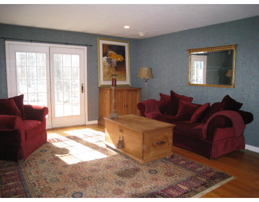 221 Robinson Road Boxborough, MA 01719 - Photo 9 of 27
