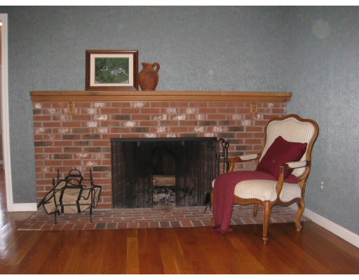 221 Robinson Road Boxborough, MA 01719 - Photo 10 of 27