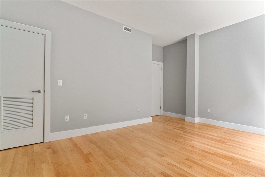 70 Lincoln Street, Unit L515 Boston, MA 02111 - Photo 14 of 16 a view of an empty room