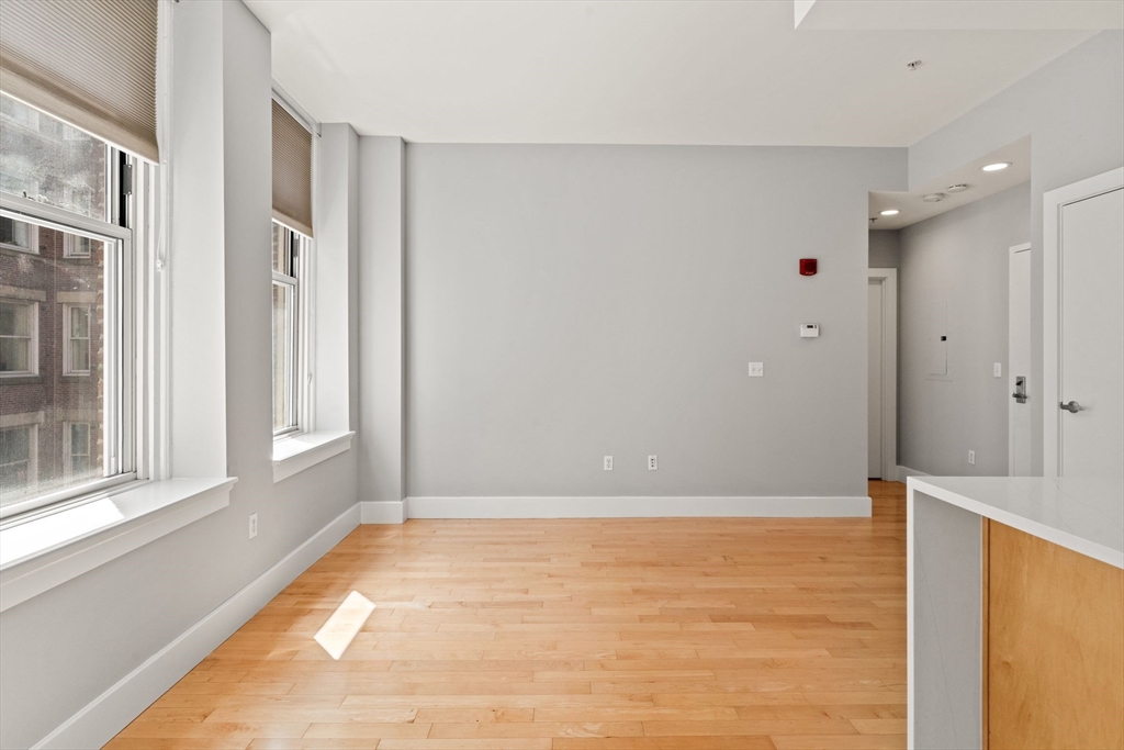 70 Lincoln Street, Unit L515 Boston, MA 02111 - Photo 3 of 16 a view of an empty room