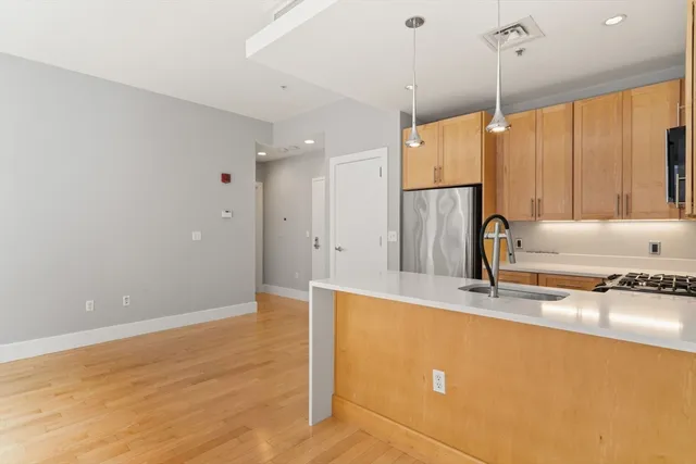 $3,500 | 70 Lincoln Street, Unit L515, Boston, MA 02111