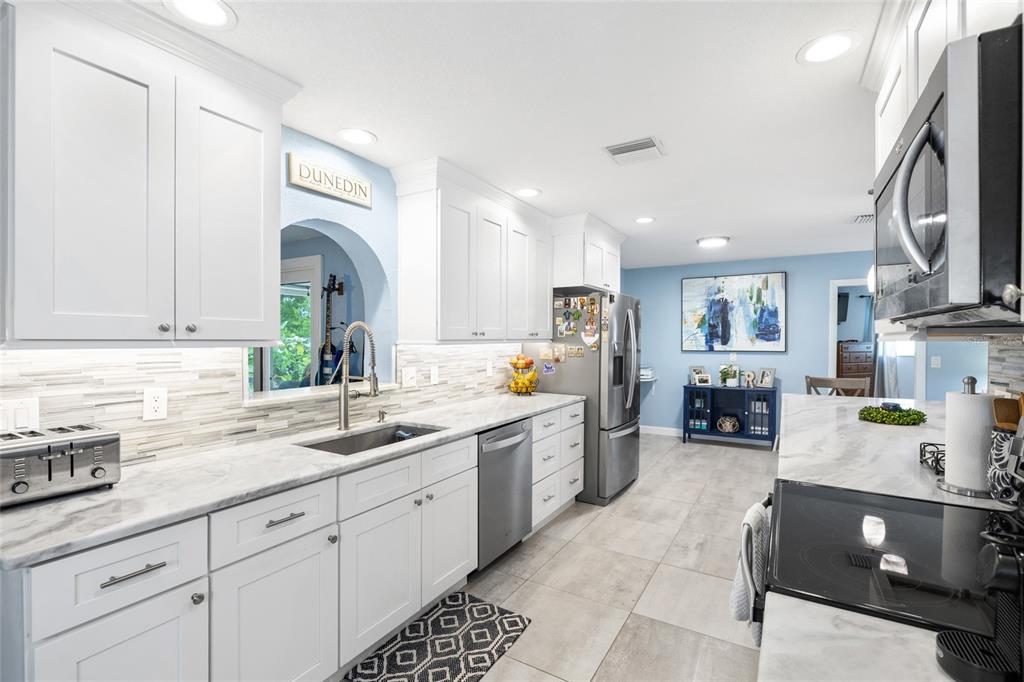 1070 McCarty Street Dunedin, FL 34698 - Photo 18 of 59