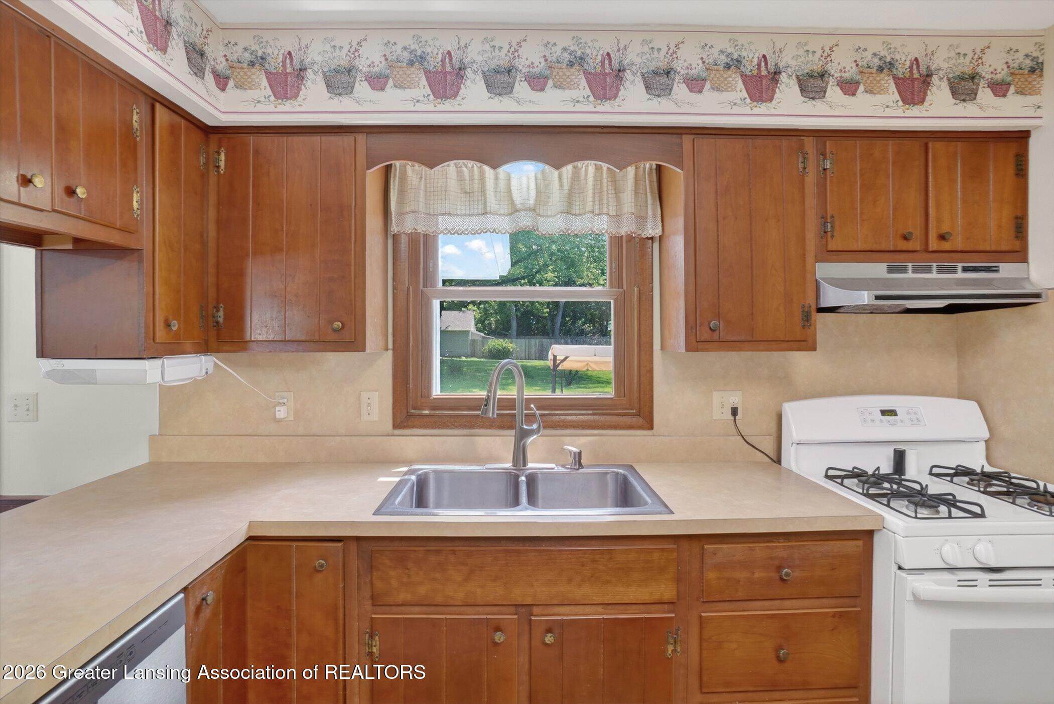 4509 Arden Road Lansing, MI 48917 - Photo 12 of 44 12-4509-Arden-Rd-WindowStill-Photography