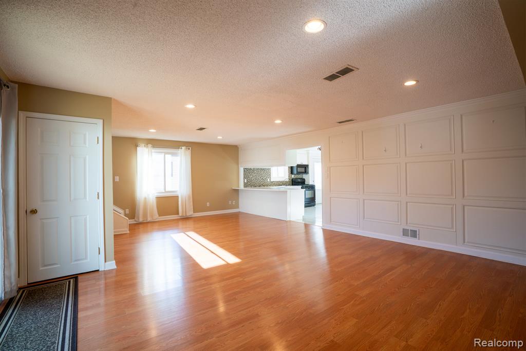 4205 Harding Street Dearborn Heights, MI 48125 - Photo 18 of 30