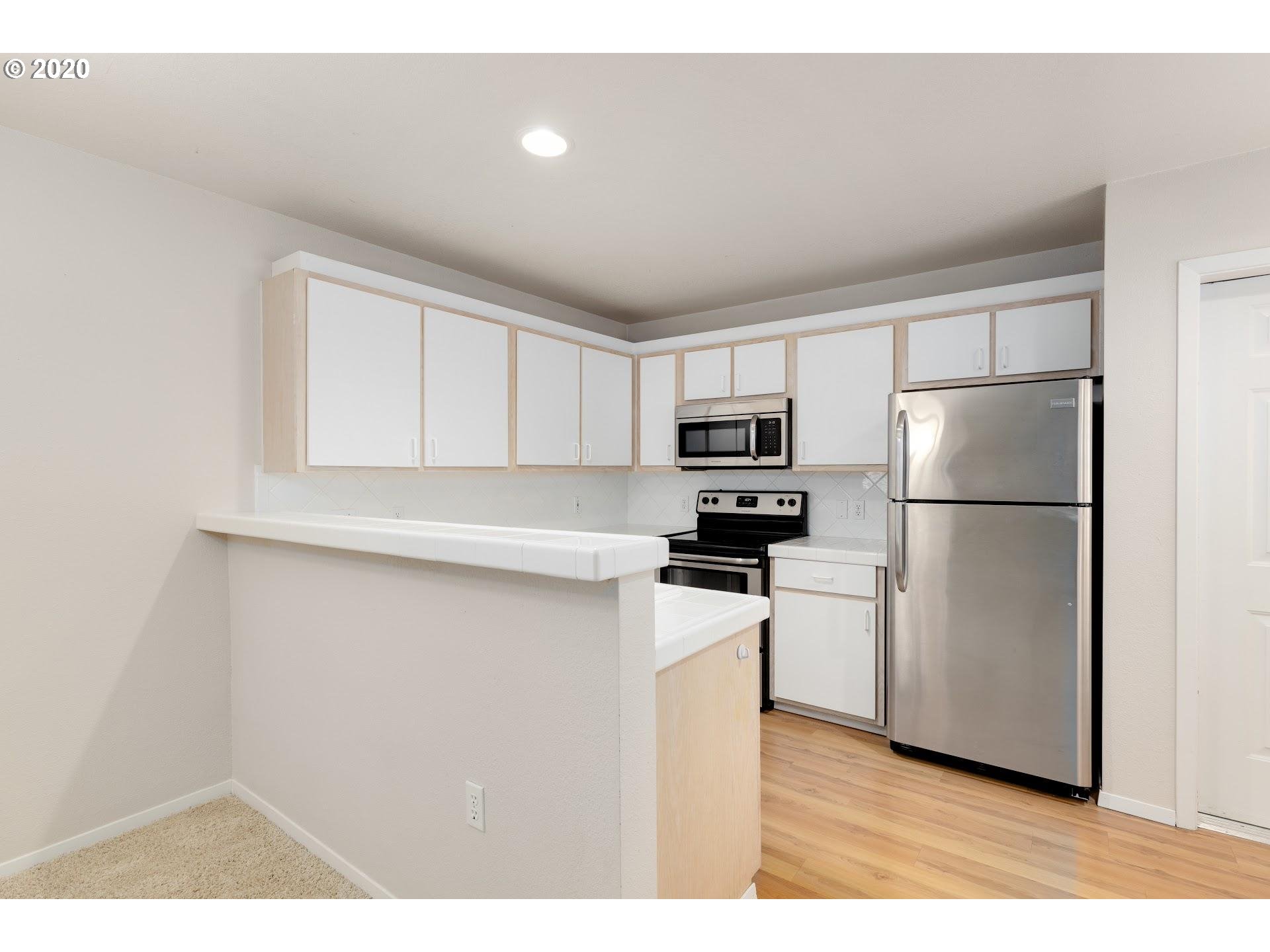 5225 Jean Road, Unit 506 Lake Oswego, OR 97035 - Photo 8 of 25