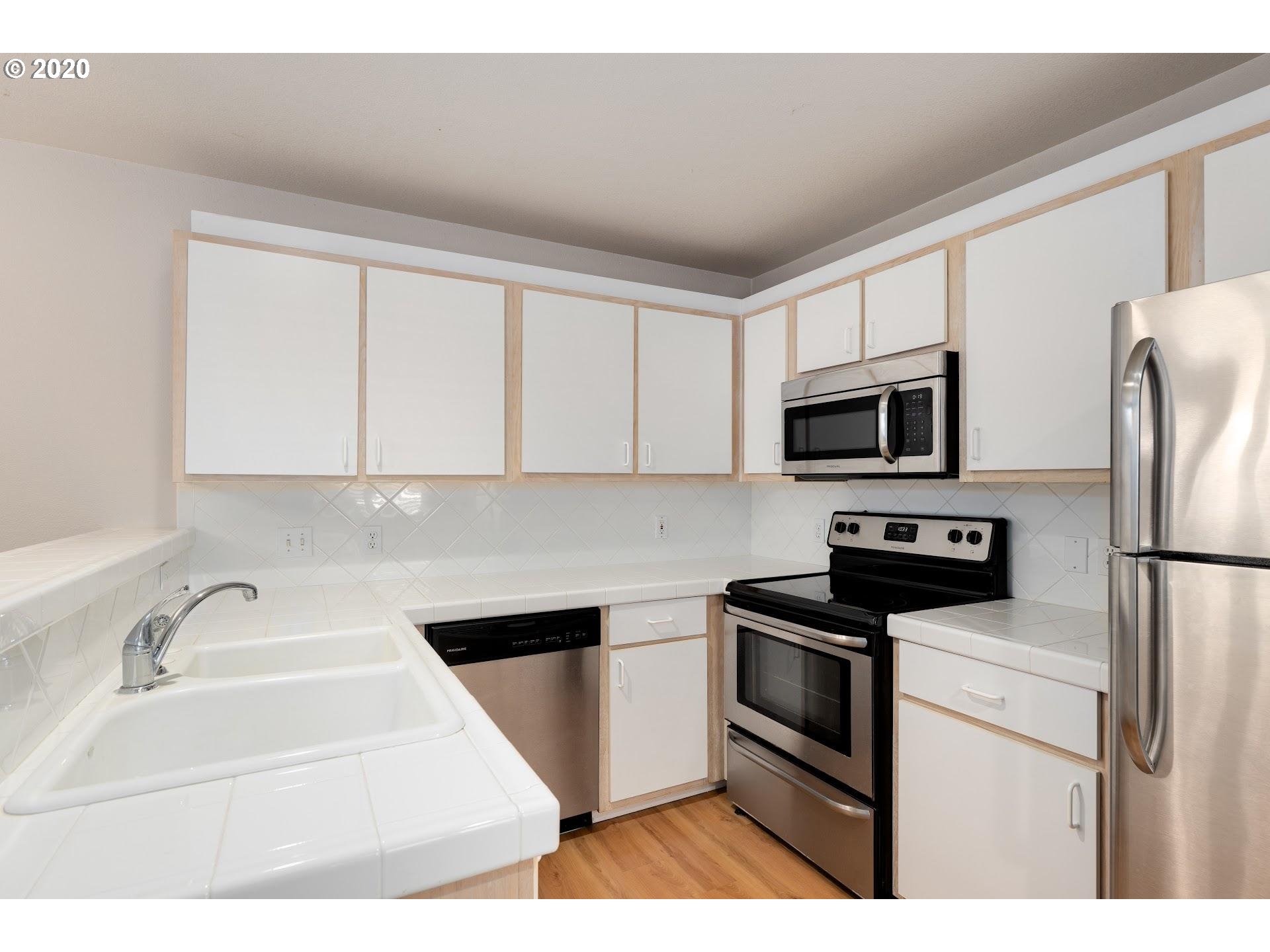 5225 Jean Road, Unit 506 Lake Oswego, OR 97035 - Photo 9 of 25
